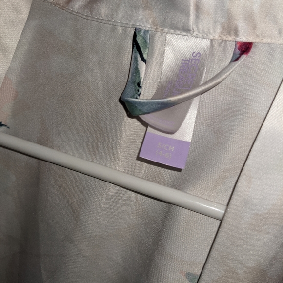 Silk Robe - Picture 3 of 3